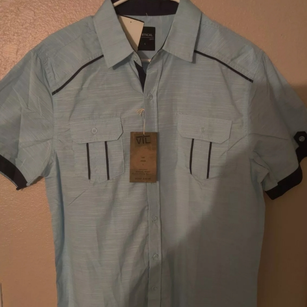 Vertical sport mens size L light blue short sleeve